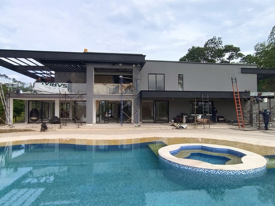 Vivienda campestre con piscina construida en Pereira, Risaralda